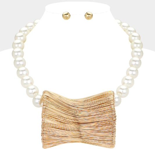 Tanza Bold Pearl Necklace
