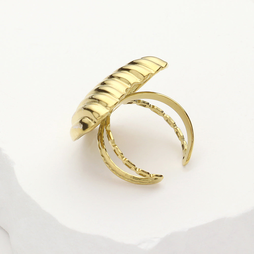 Ribbed Heart Ring